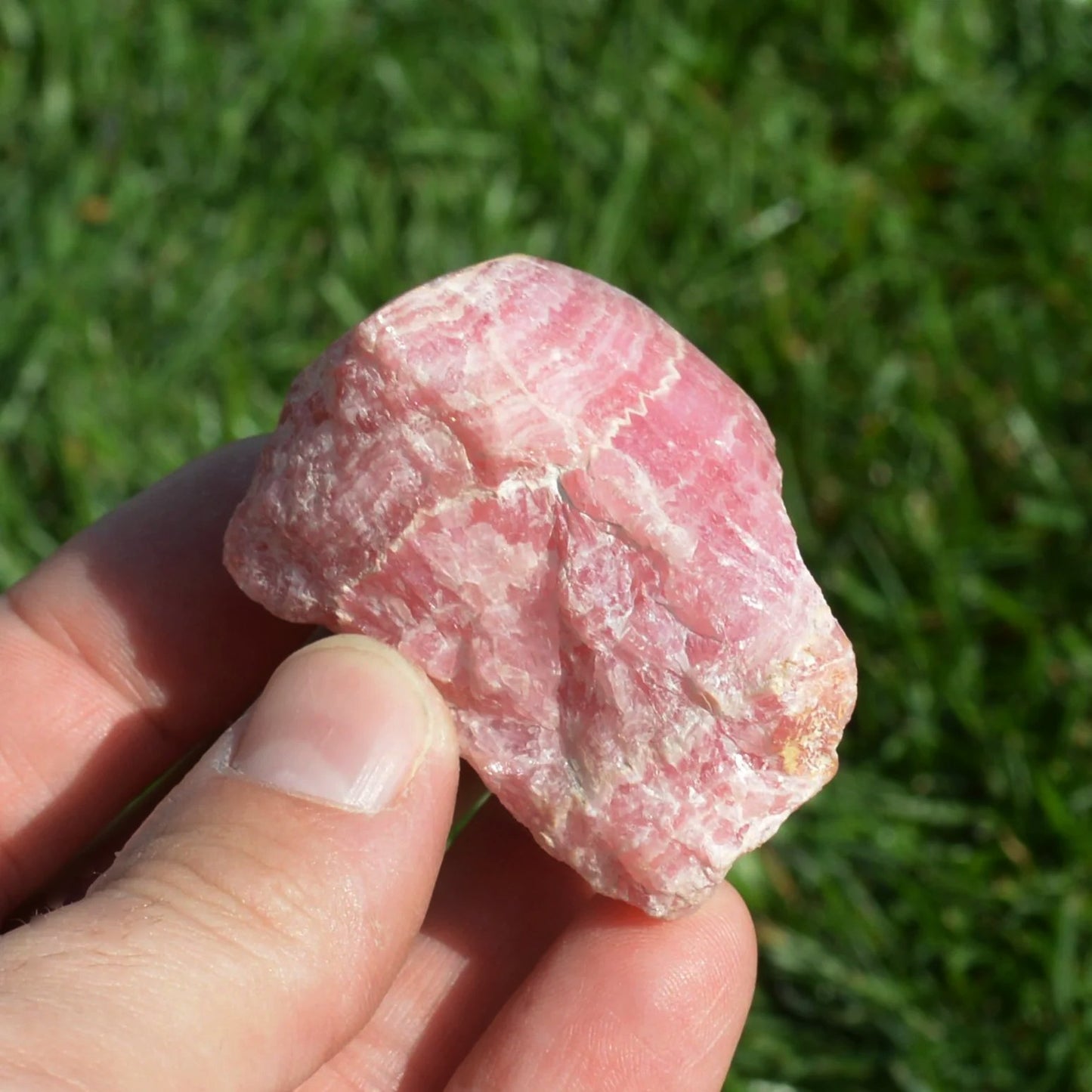 Rhodochrosit Rohstein, teilpoliert