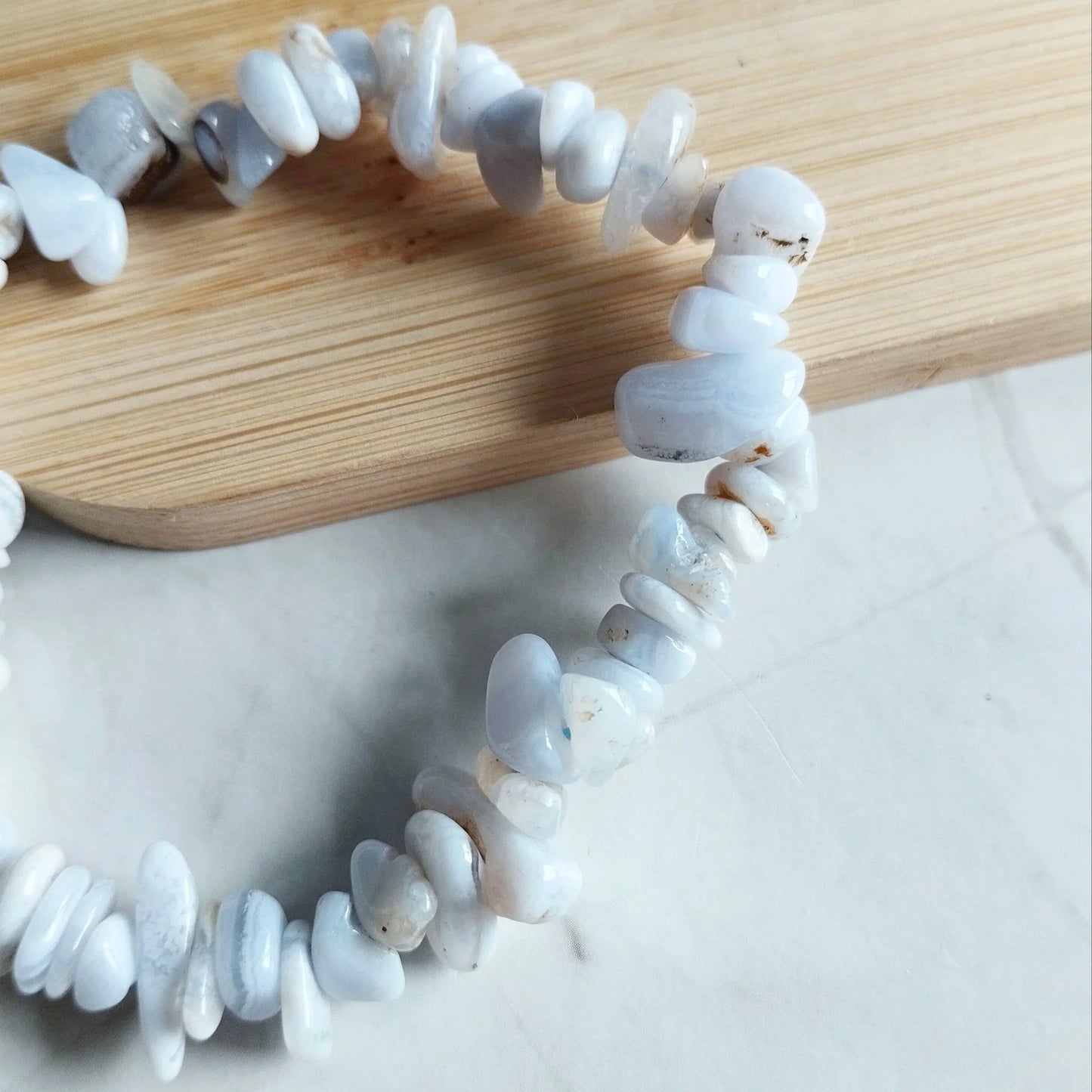 Blauer Chalcedon Splitterarmband