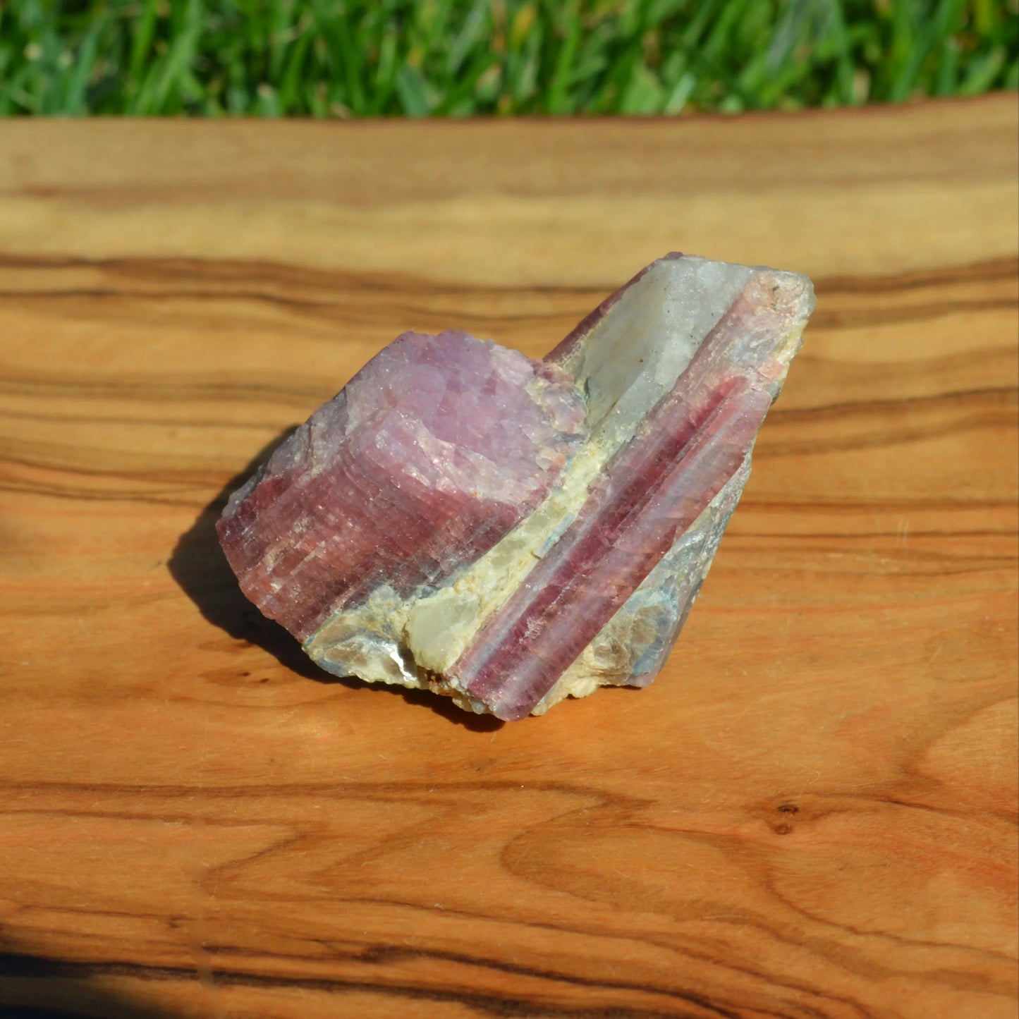 Rubellit-Turmalin in Matrix