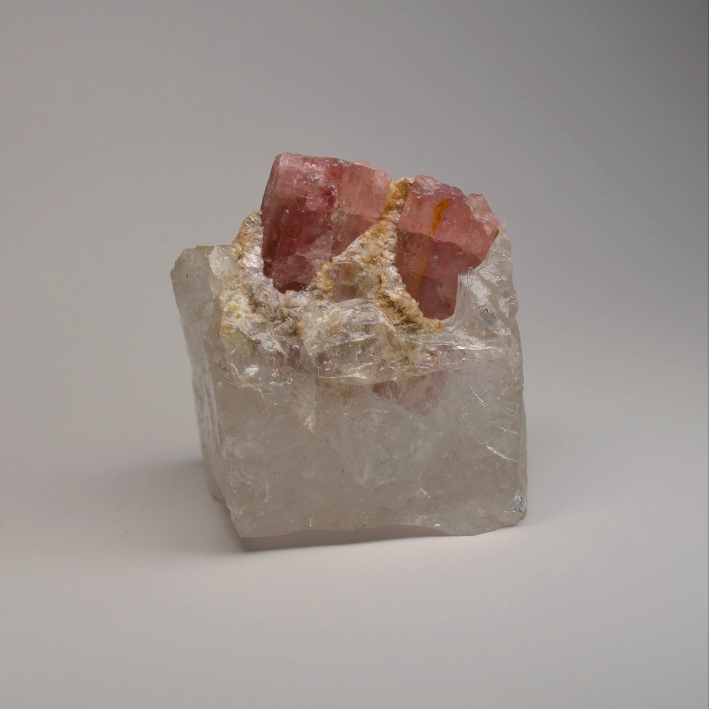 Rubellit-Turmalin in Quarz Stufe