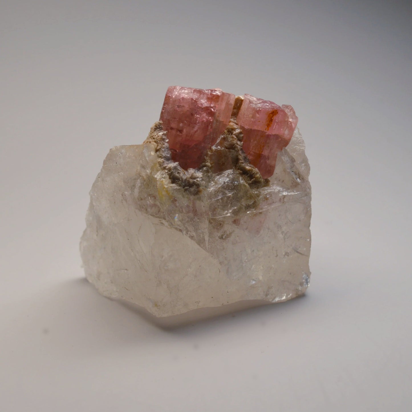 Rubellit-Turmalin in Quarz Stufe