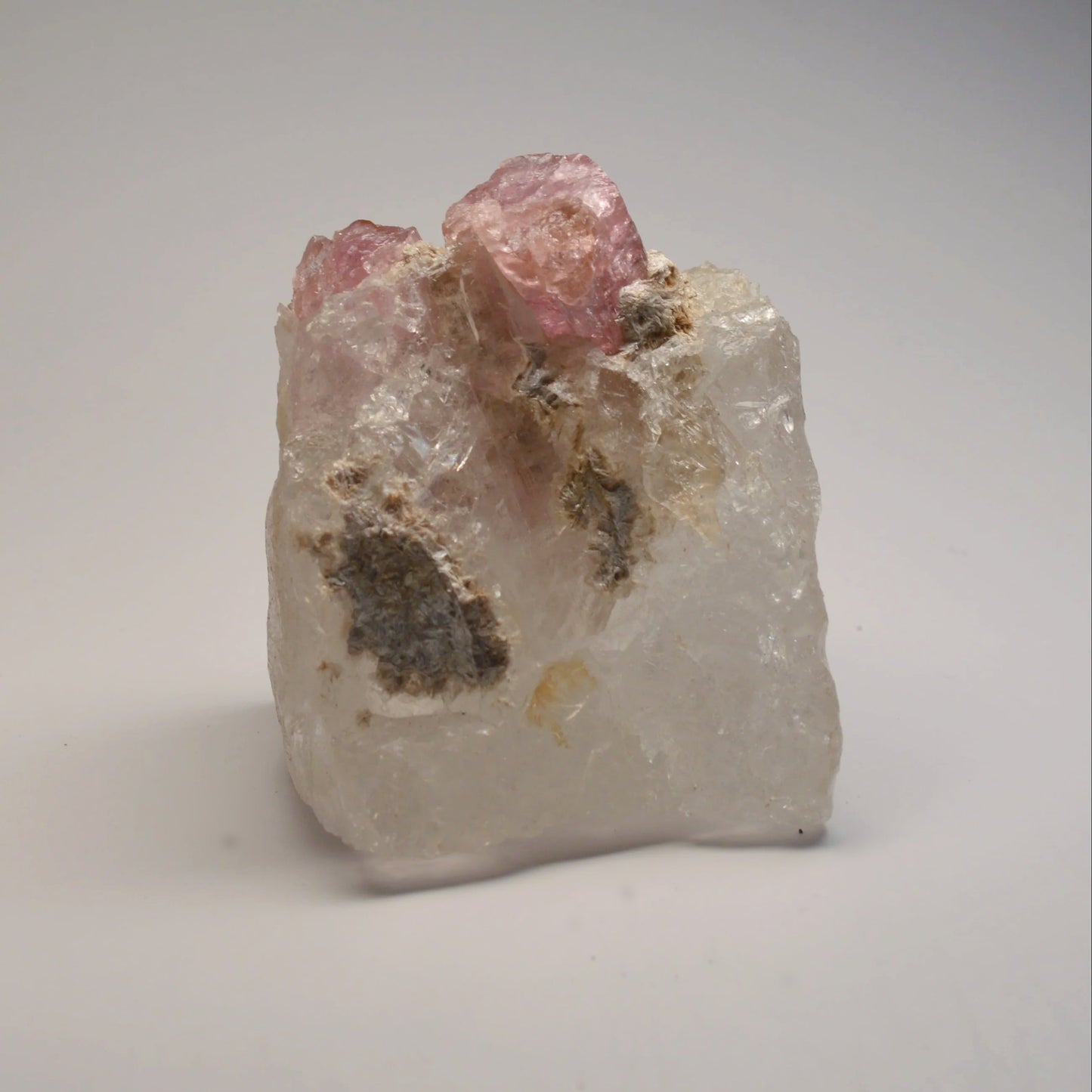 Rubellit-Turmalin in Quarz Stufe