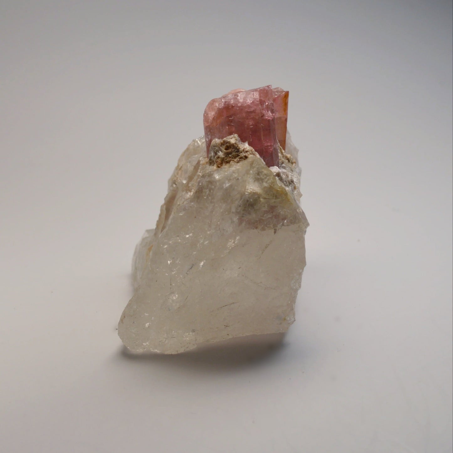 Rubellit-Turmalin in Quarz Stufe