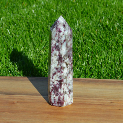 Rubellit-Turmalin in Quarz Turm