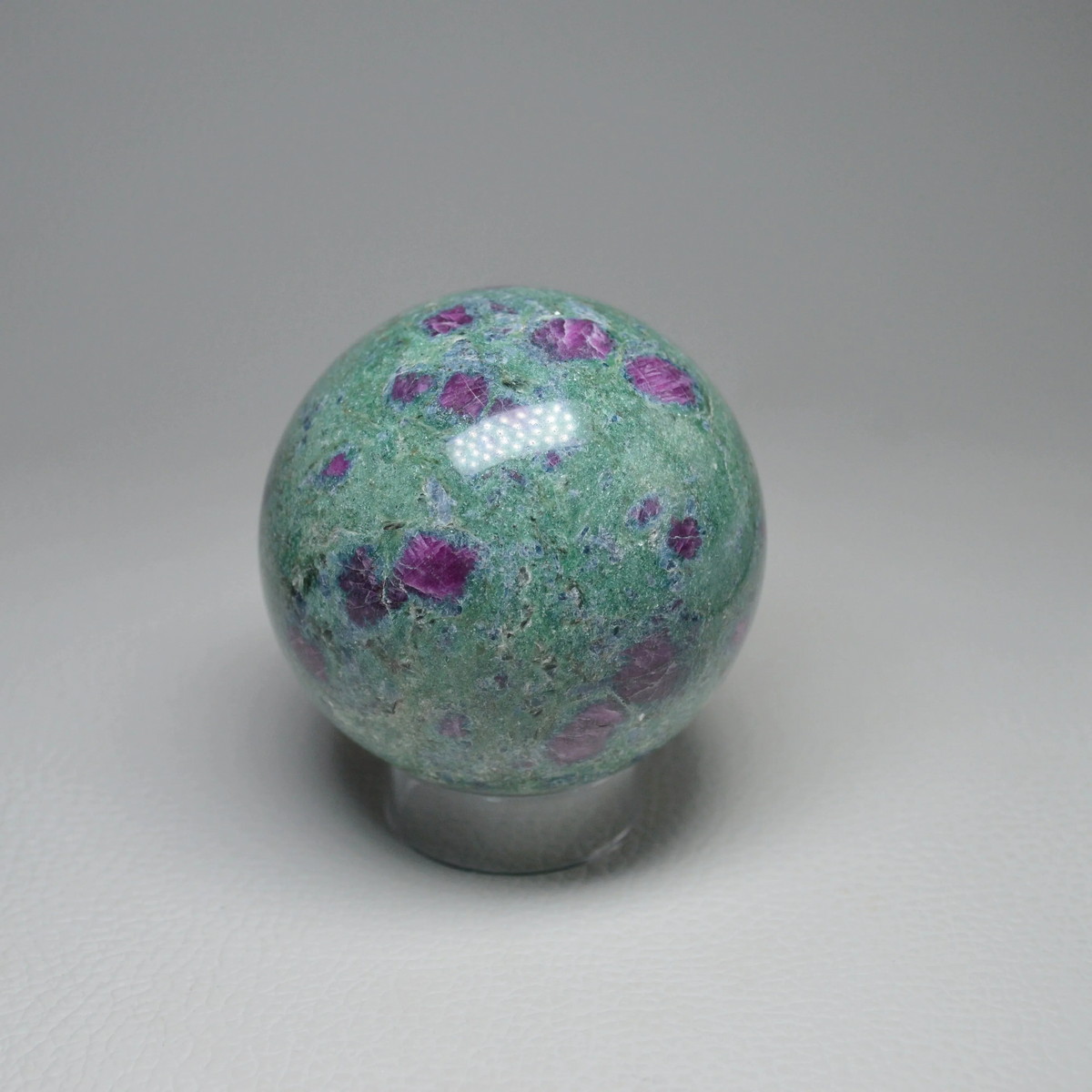 Rubin-Fuchsit-Kyanit Kugel 60mm