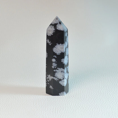 Schneeflocken-Obsidian Turm