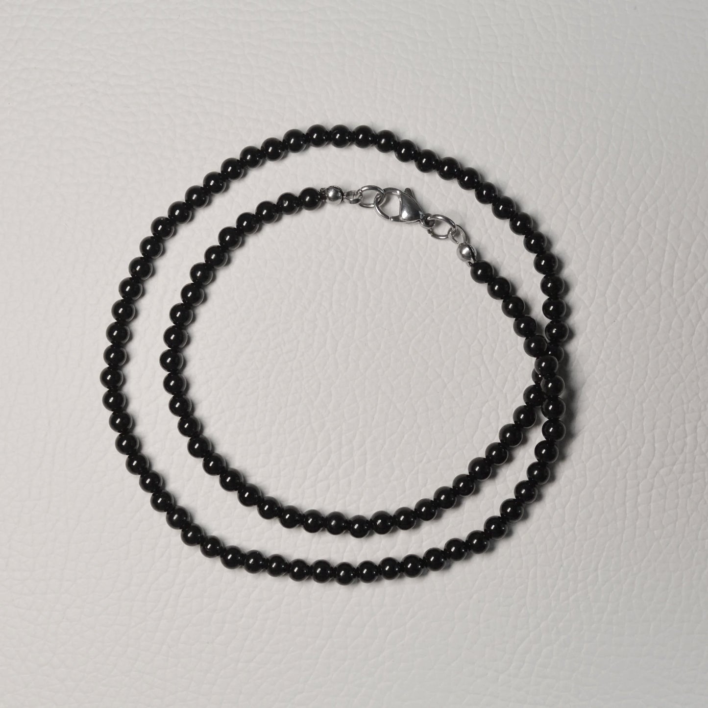 Elegante Schörl-Turmalin Kette mit 4mm Kristallperlen – perfekt als Geschenk oder für den Alltag.