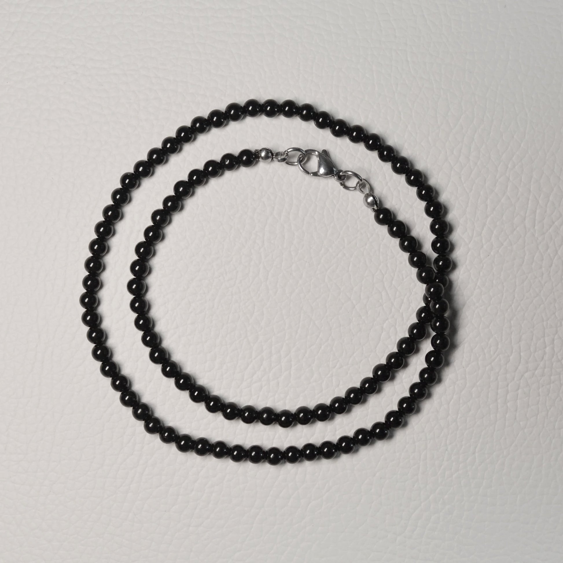 Elegante Schörl-Turmalin Kette mit 4mm Kristallperlen – perfekt als Geschenk oder für den Alltag.