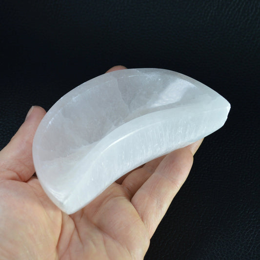 Selenit Mondschale – ideal als Trommelstein oder Schmuckaufbewahrung.