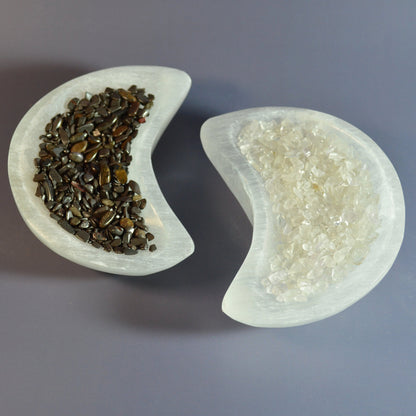 Selenit Mond Aufladeschale, ideal zum Reinigen und Aufladen von Kristallen.