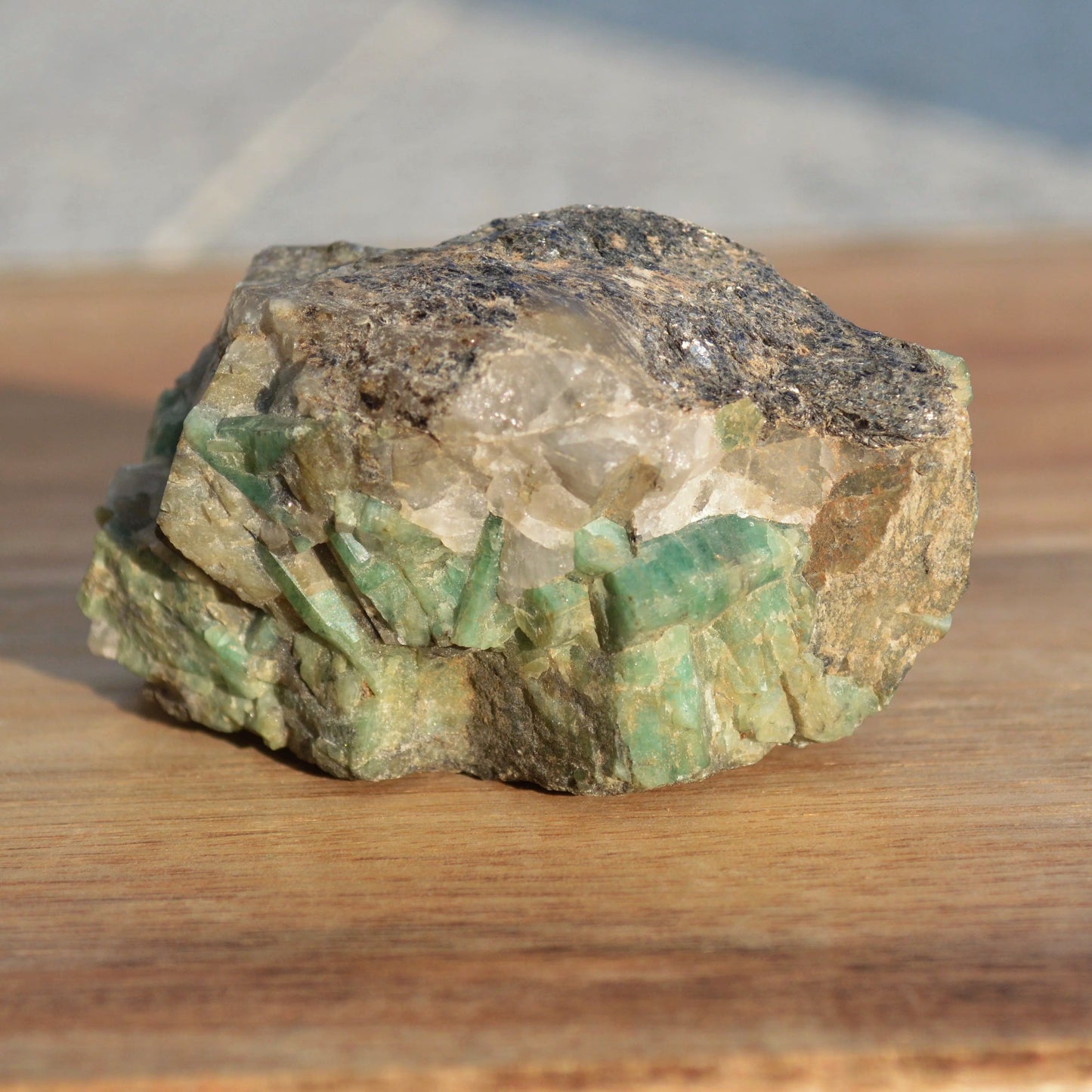 Smaragd in Matrix mit Glimmer