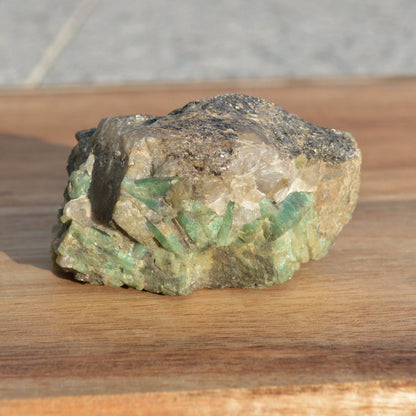 Smaragd in Matrix mit Glimmer