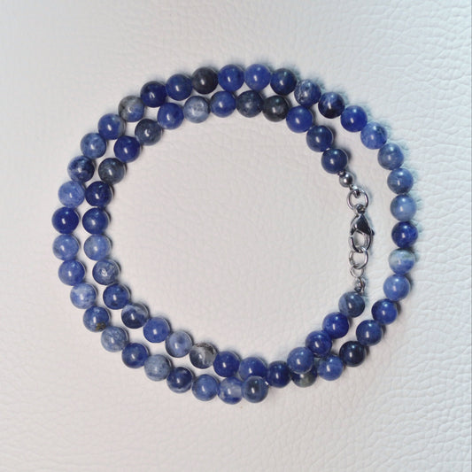 Sodalith Halskette aus 6mm Natursteinperlen, 45 cm lang, mit Metallverschluss – Edelsteinschmuck.