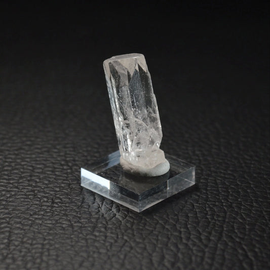 Topas auf Acrylsockel