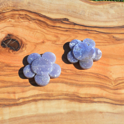 Trauben-Achat-Blume aus Naturstein, sorgfältig von Hand geschnitzt – ideal für Wohnraum oder als einzigartiges Geschenk.