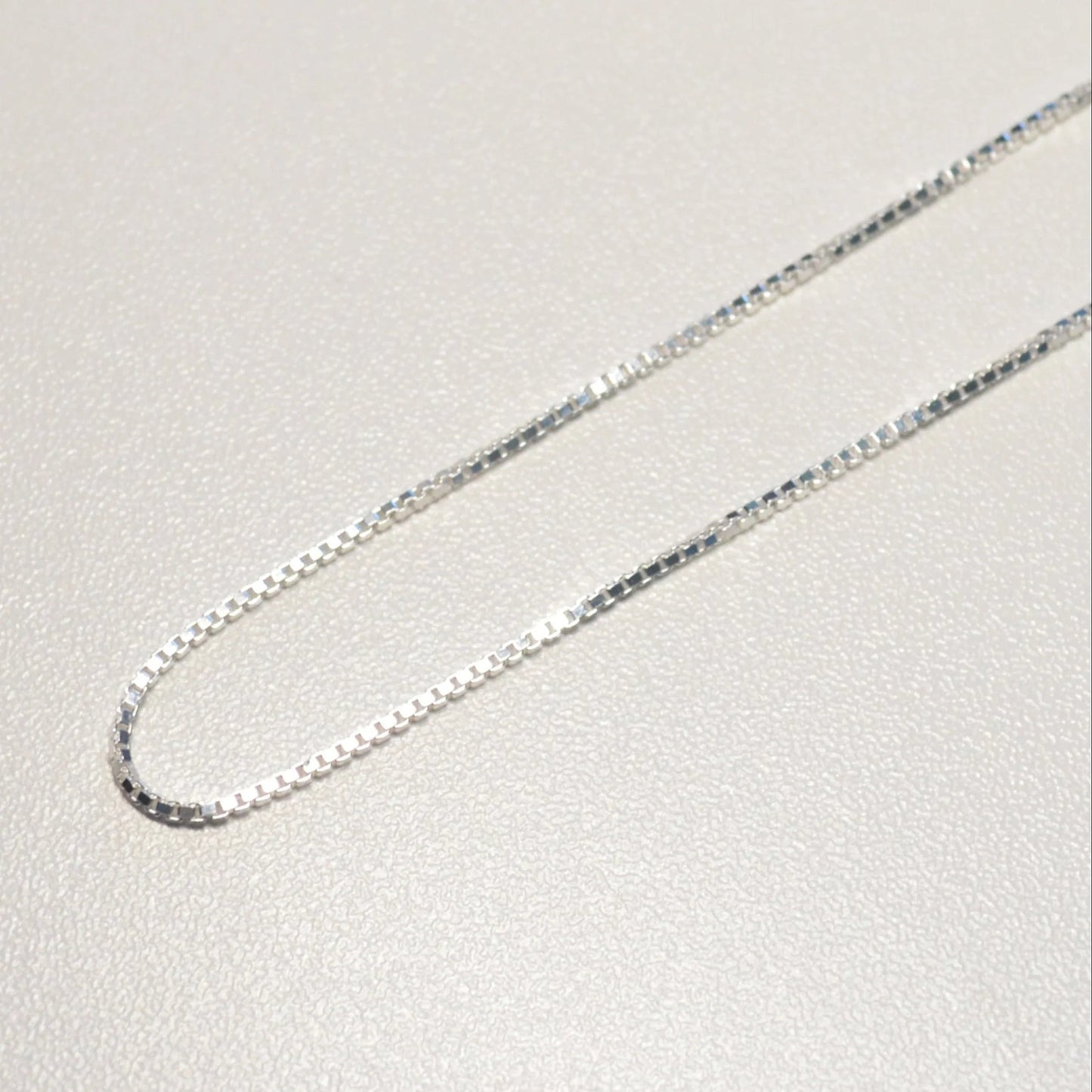 Venezianer Kette 925 Sterlingsilber, 45 cm, feine Verarbeitung, Nahaufnahme, hochwertige Silberqualität.