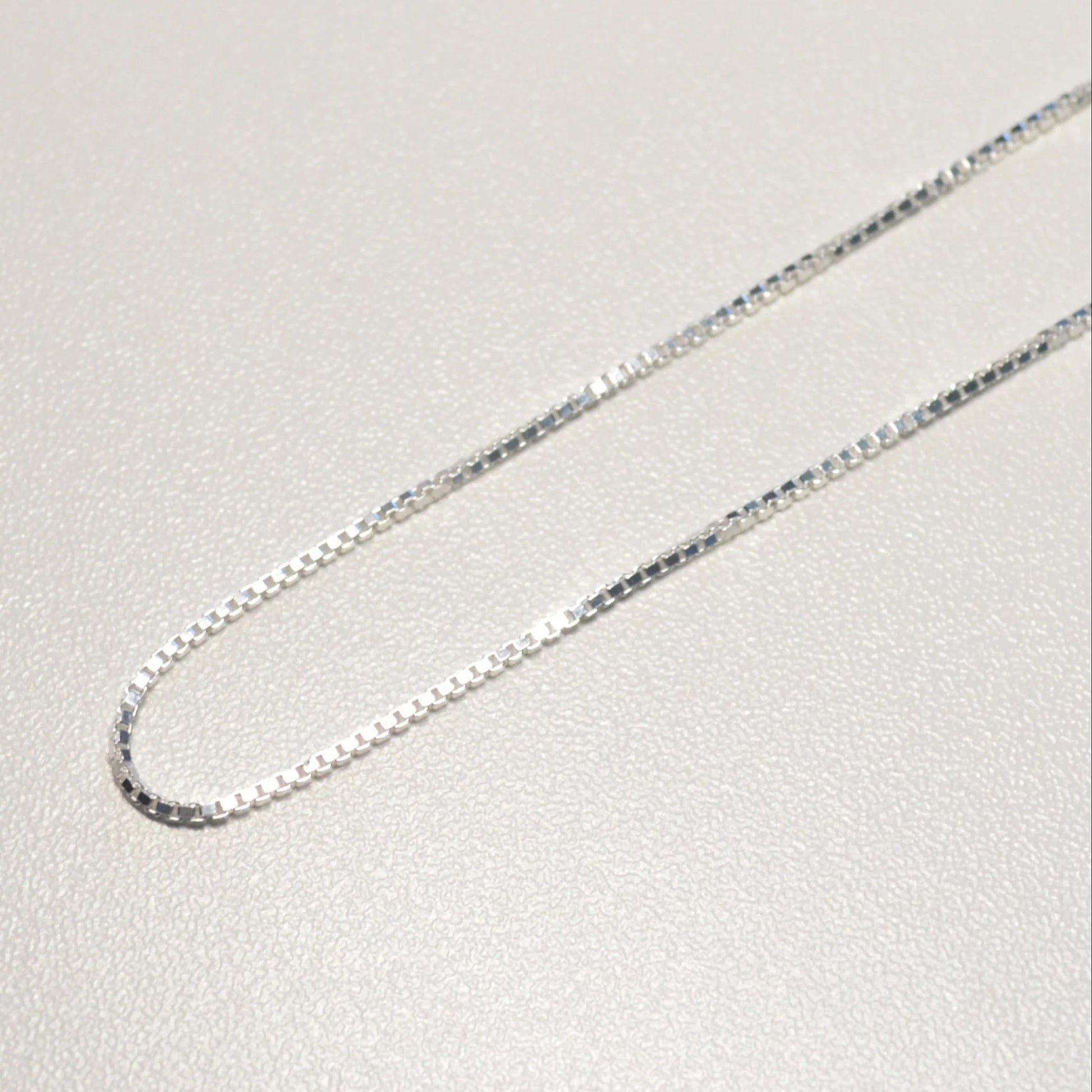 Venezianer Kette 925 Sterlingsilber, 45 cm, feine Verarbeitung, Nahaufnahme, hochwertige Silberqualität.
