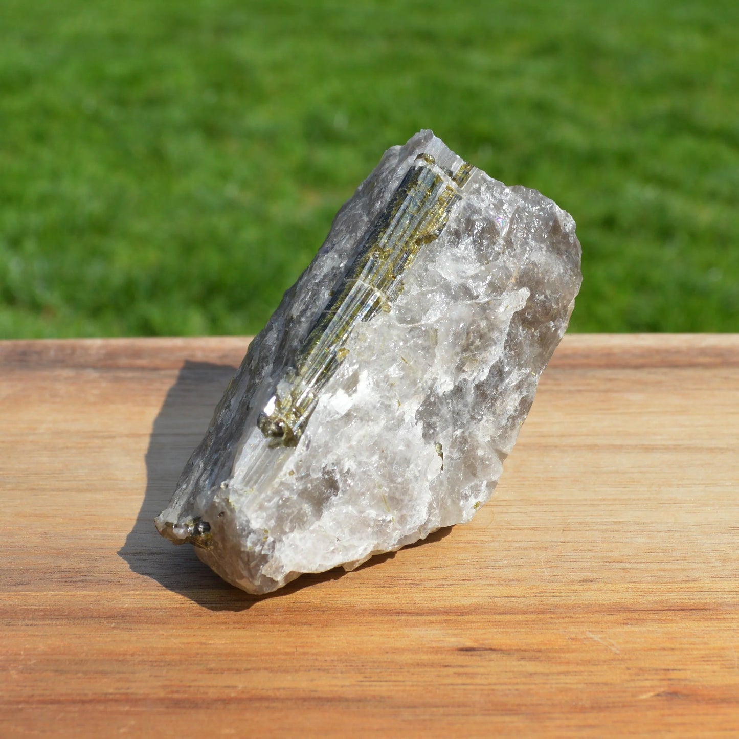 Verdelith-Turmalin in Rauchquarz Stufe