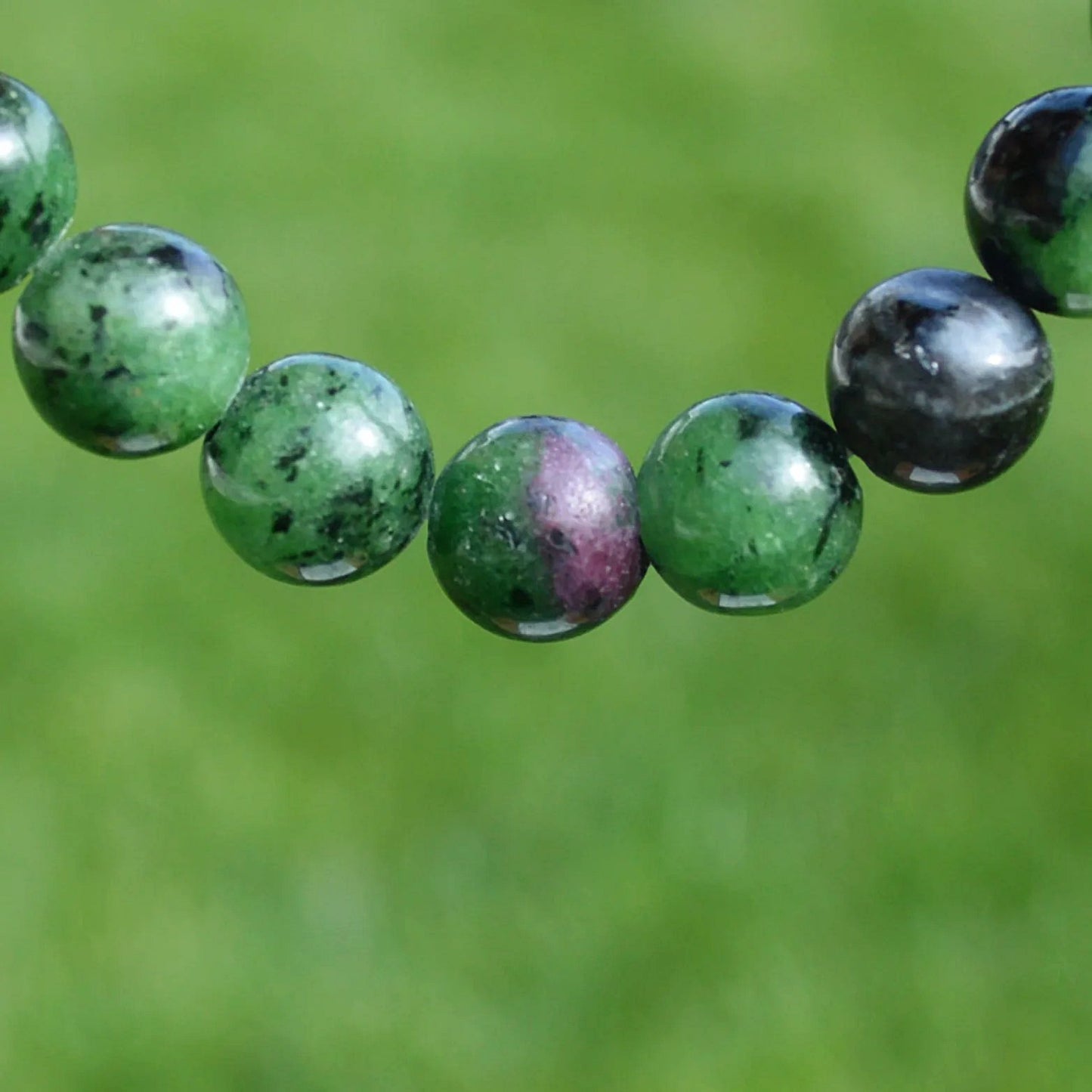 Zoisit Armband mit Rubininklusion - 8mm